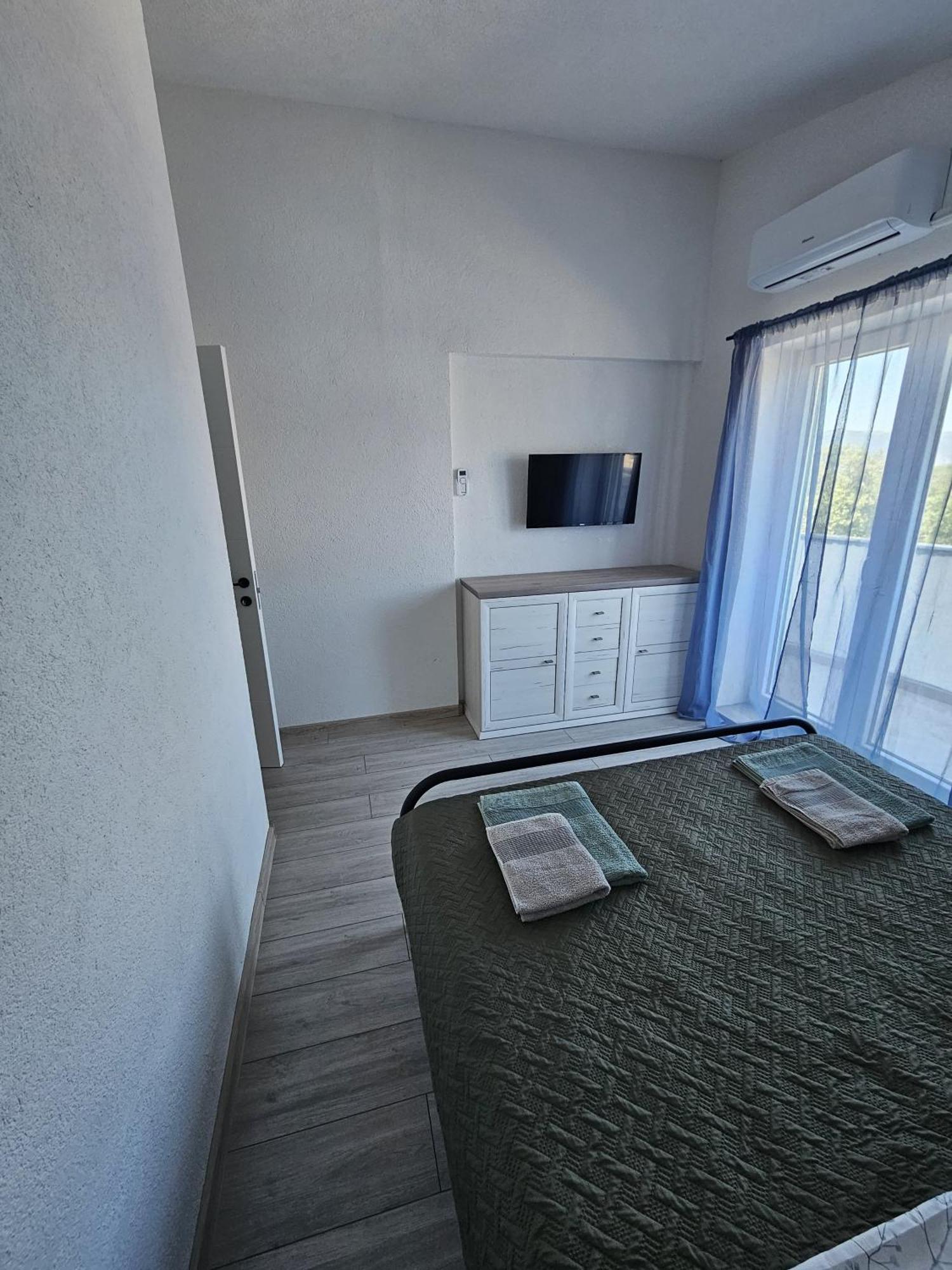 Apartmani 1 Pinezici Ngoại thất bức ảnh