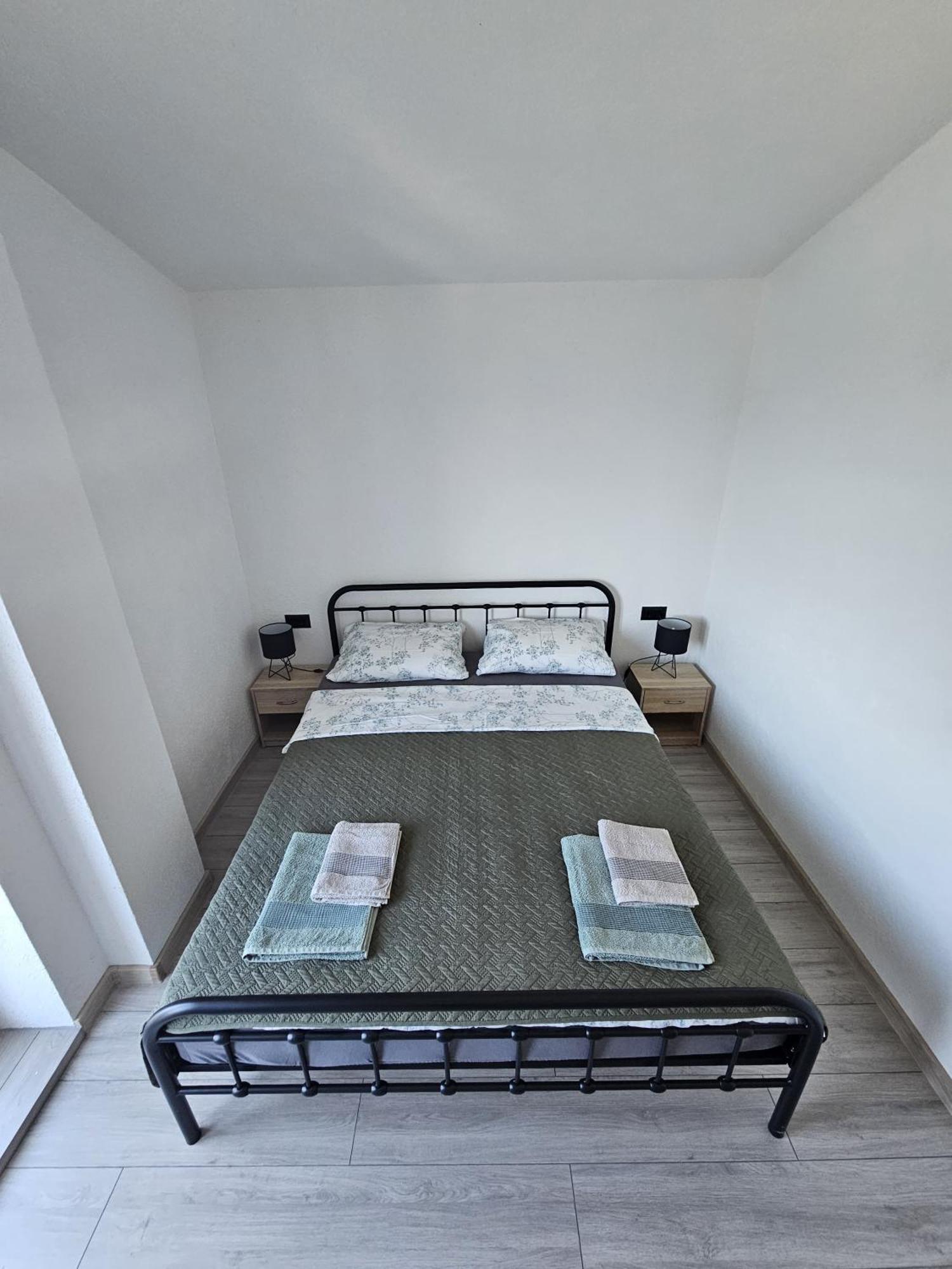 Apartmani 1 Pinezici Ngoại thất bức ảnh